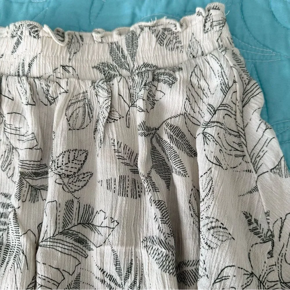 Paper Crane Green and Tan Leaf Print Women's Skirt Size Small